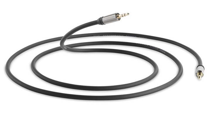 Kabel med 3,5 mm kontakt och RCA-kontakter, designad för ljudöverföring.