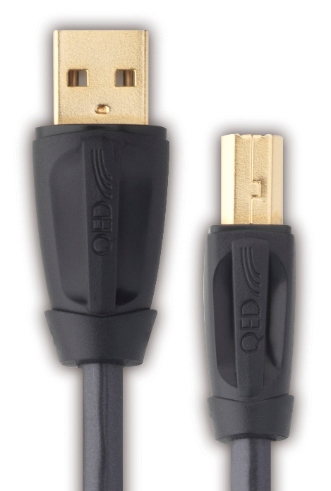 USB A-B-kabel med QED-logotyp och guldpläterade kontakter.