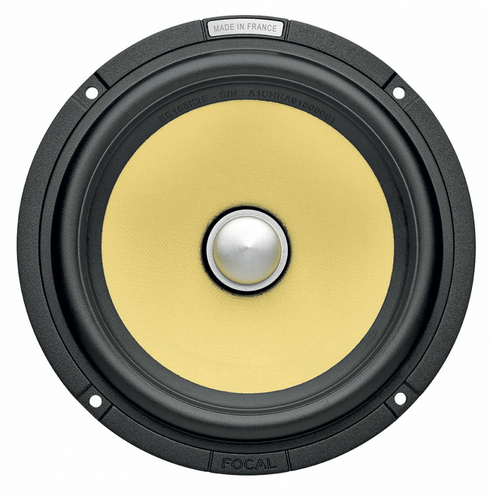 Högtalare med gul membran och silver center, designad för hög ljudkvalitet.