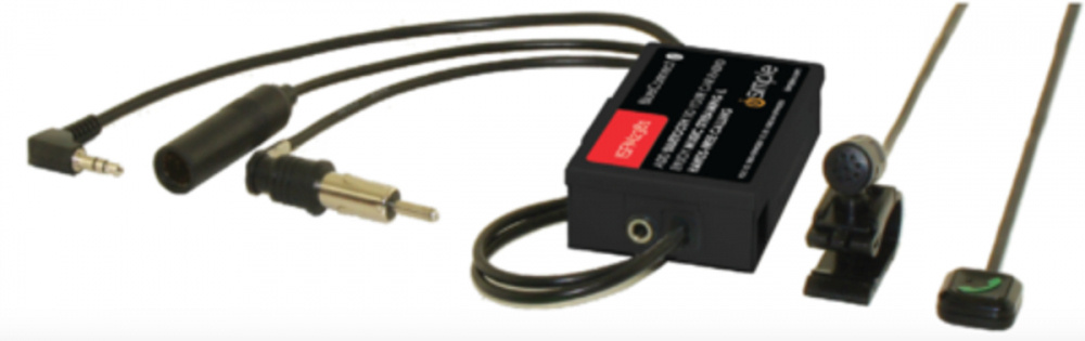 Bluetooth-sändare med kablar och kontakter för anslutning.