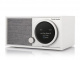 Tivoli Audio Model One Digital+ (gen. 2) internetradio, vit Internetradio med vit design, rund display och tygpanel.