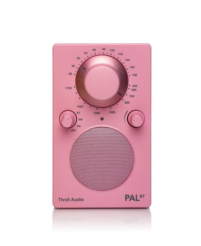 En rosa FM-radio med Bluetooth och kontroller för volym och station.