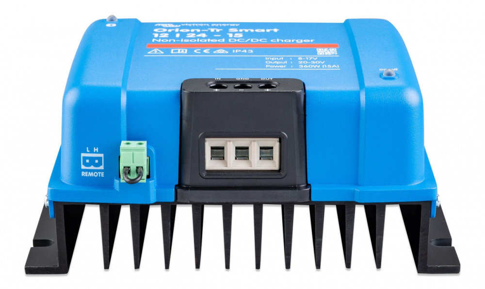 DC-DC-laddare för 12V till 24V, oisolerad, 15A, blå design med kylflänsar.