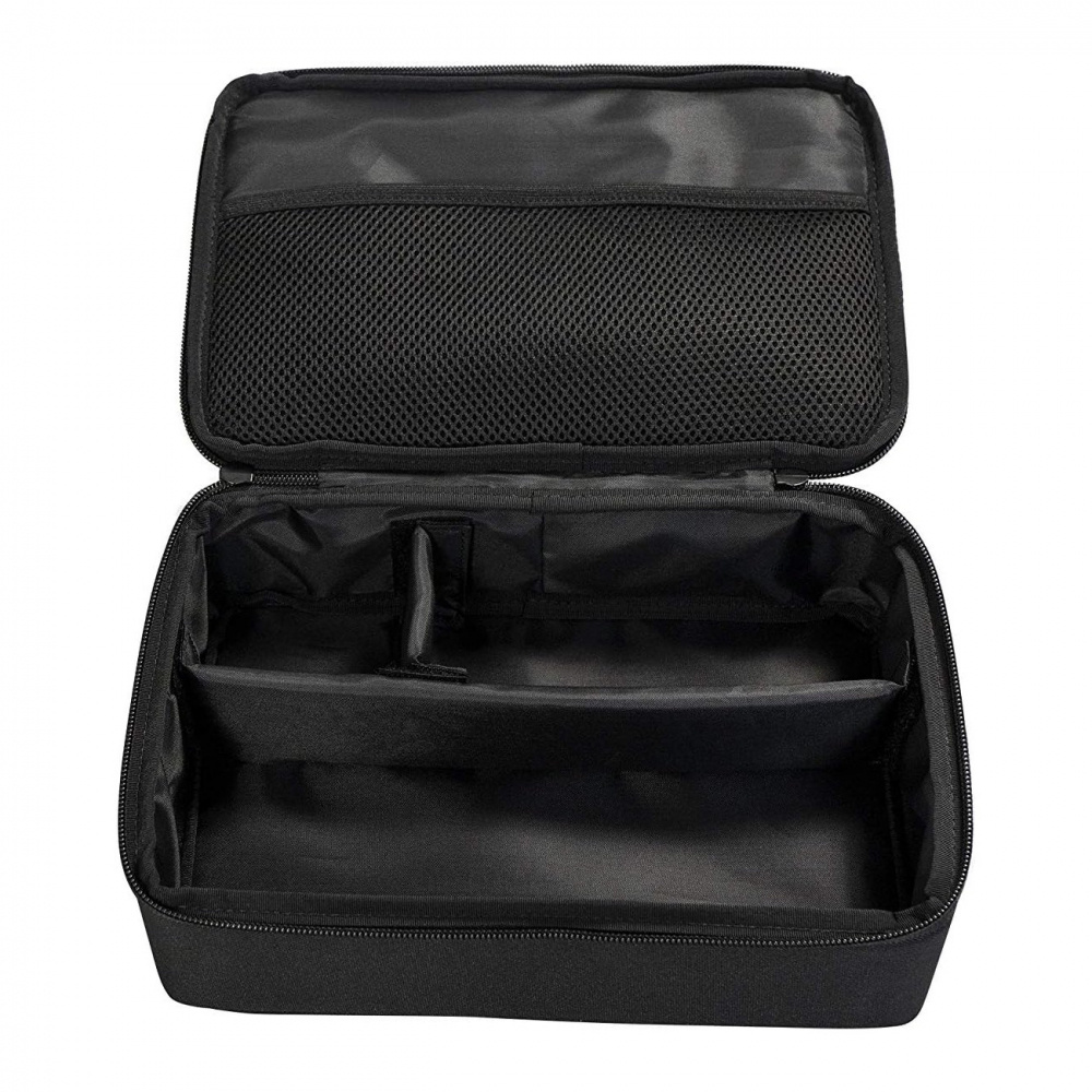 En svart väska med flera fack och en nätficka.