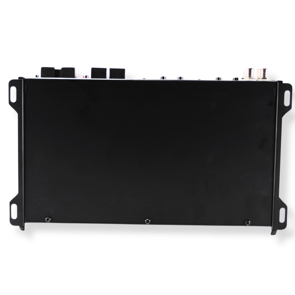 Detaljerat bild av B² Audio RAGE 1200.4, ett 4-kanaligt slutsteg.