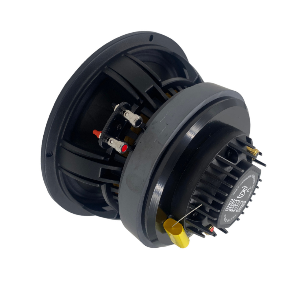 Koaxialhögtalare i svart med grå detalj och anslutningar.