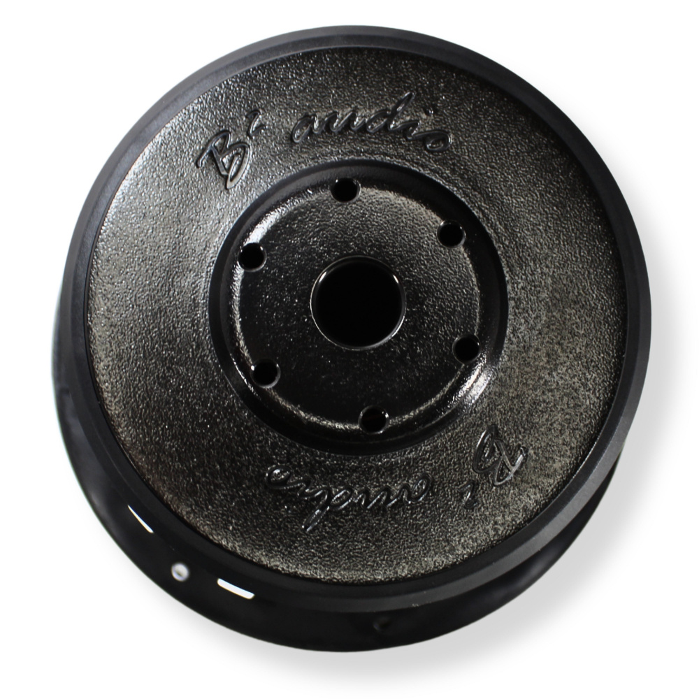 Ett 8 tums baselement med en svart, slät yta och centralt hål.