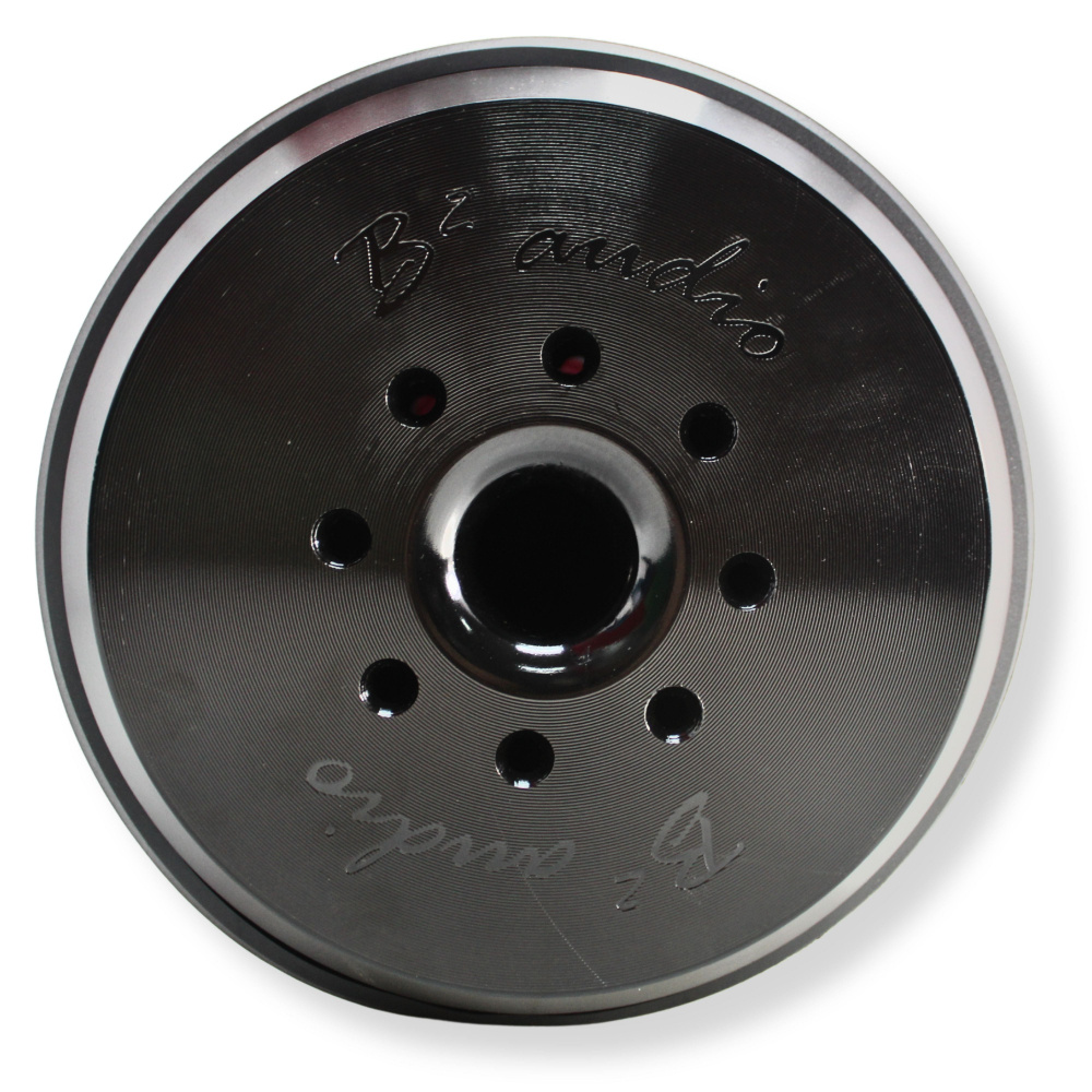 Basemblem med B² Audio-logotyp, 12 tum, metallisk finish.