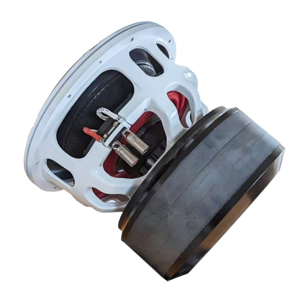 Ett 12 tum baselement med vit kåpa och kraftig gummiring.