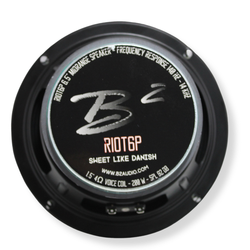 En 6,5 tums midbas högtalare med svart chassi och text.