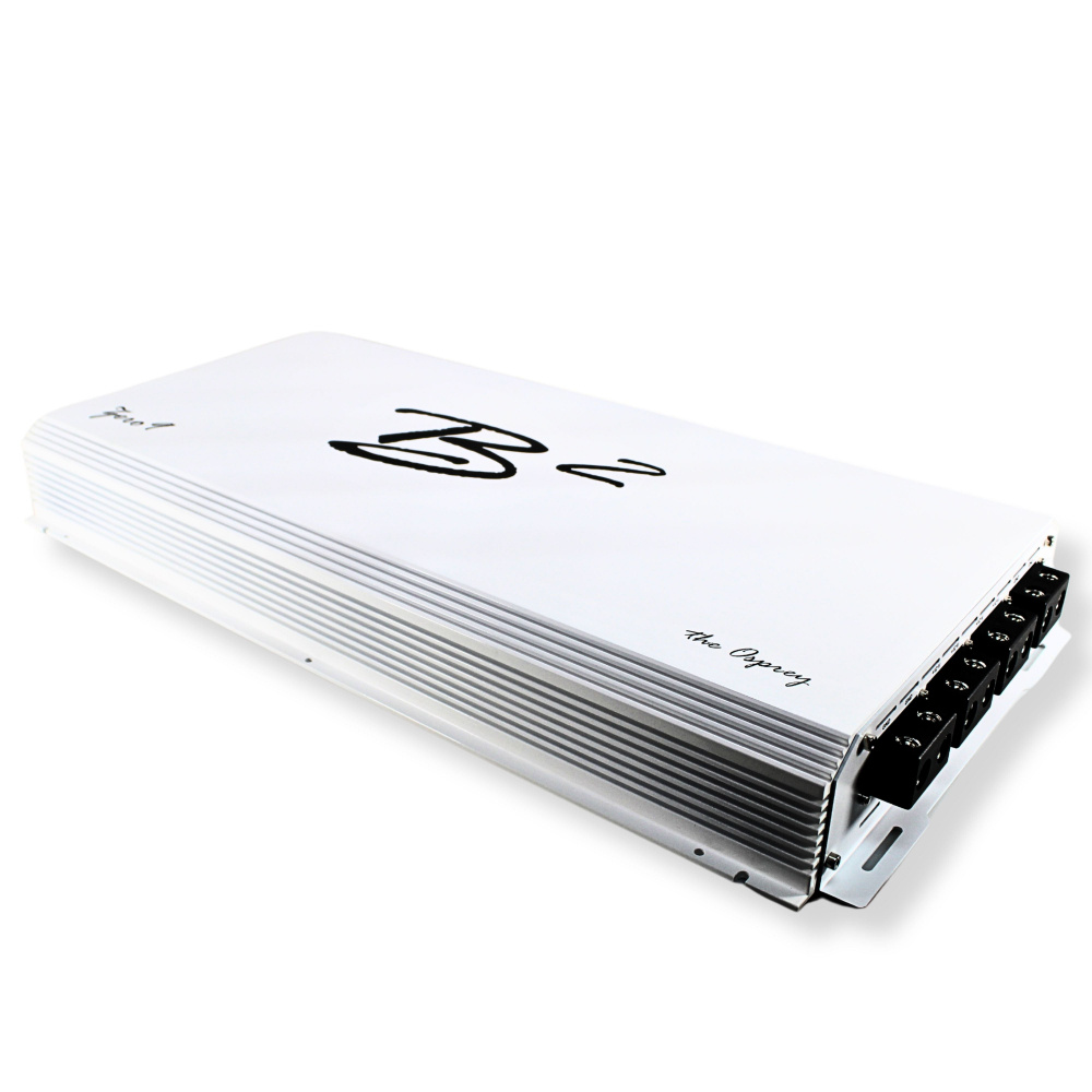 En vit ljudförstärkare med B²-logotyp och flera anslutningar.