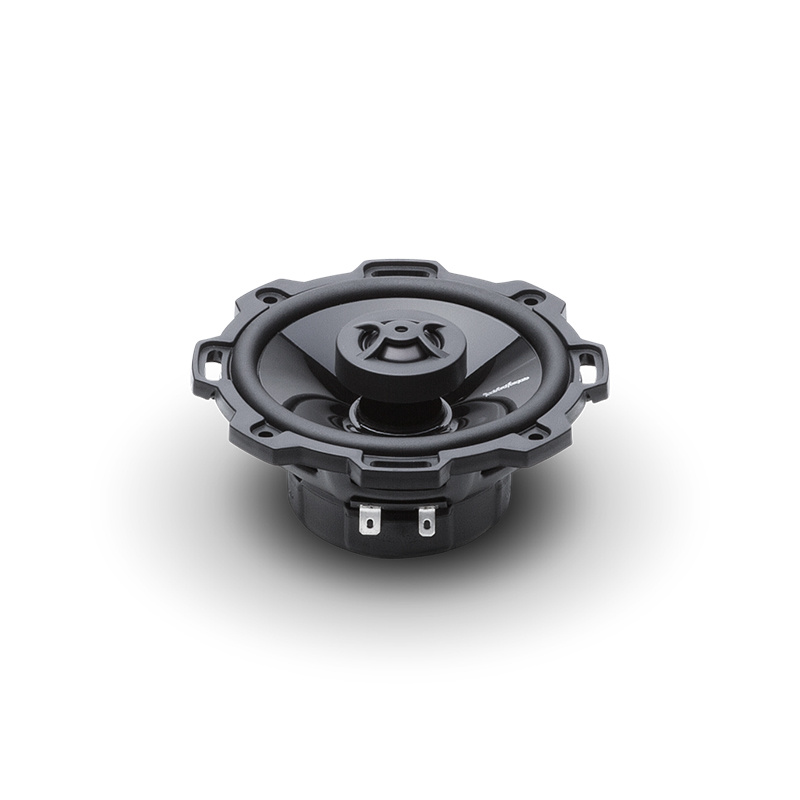 En svart bilhögtalare med en 4-tums diameter och en central kon.