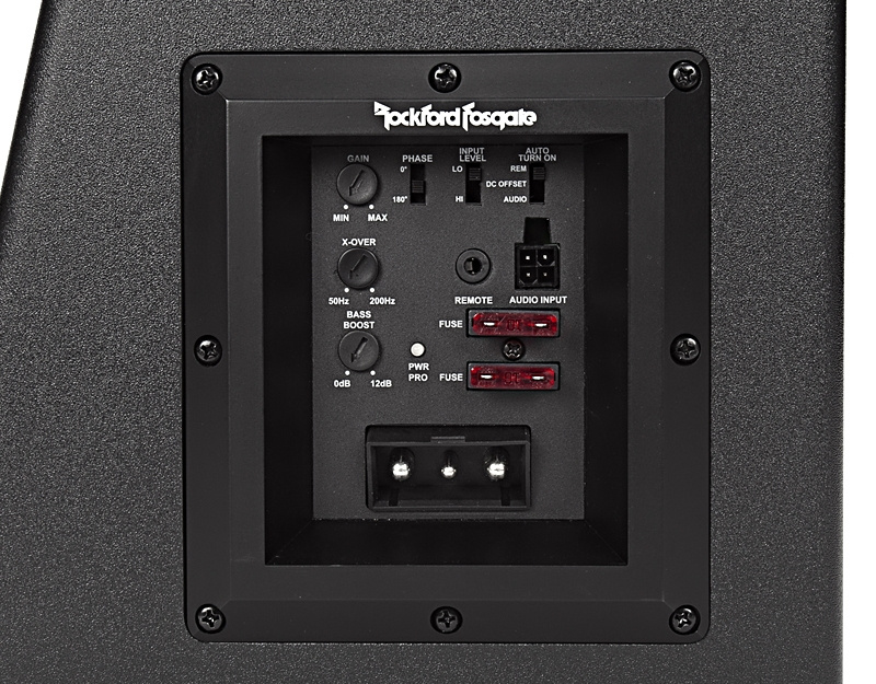 Bakpanel med in- och utgångar för Rockford Punch P300 aktiv baslåda.