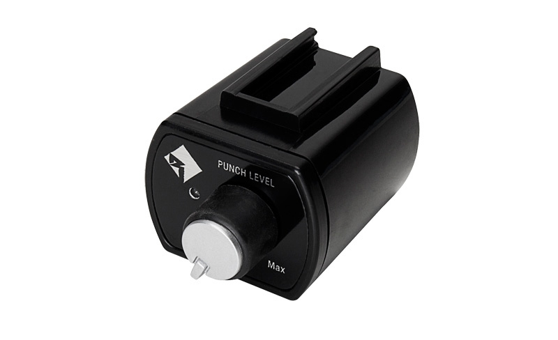 Fjärrkontroll för ljudsystem med justerbar nivå.