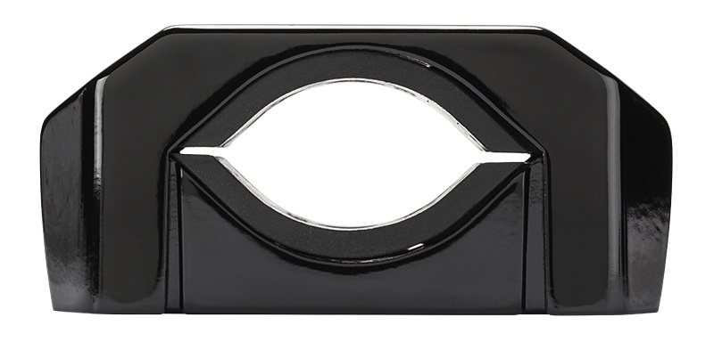 En svart väggfäste för högtalarkablage.