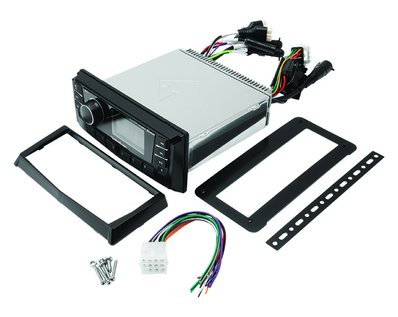 En bilstereo med anslutningar och monteringsdelar.