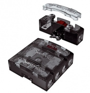 Modul-distributionsblock med anslutningspunkter och skyddande lock.