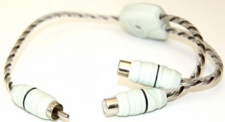 Lågnivåkabel med två anslutningar och en filterbox.