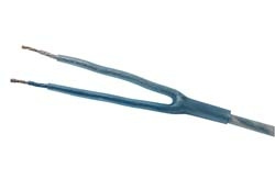 Kabelbyxa med två ledare, blå isolering och öppna ändar för anslutning.