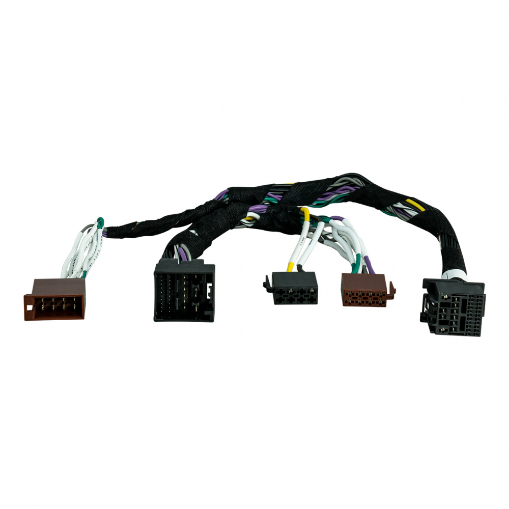 Kablagekoppling med flera kontakter för ljudsystem.