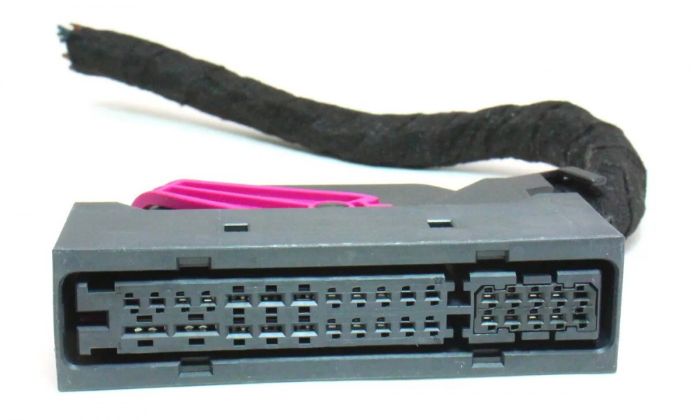 Universalt SOT-kablage med kontakt, 2 meter långt.