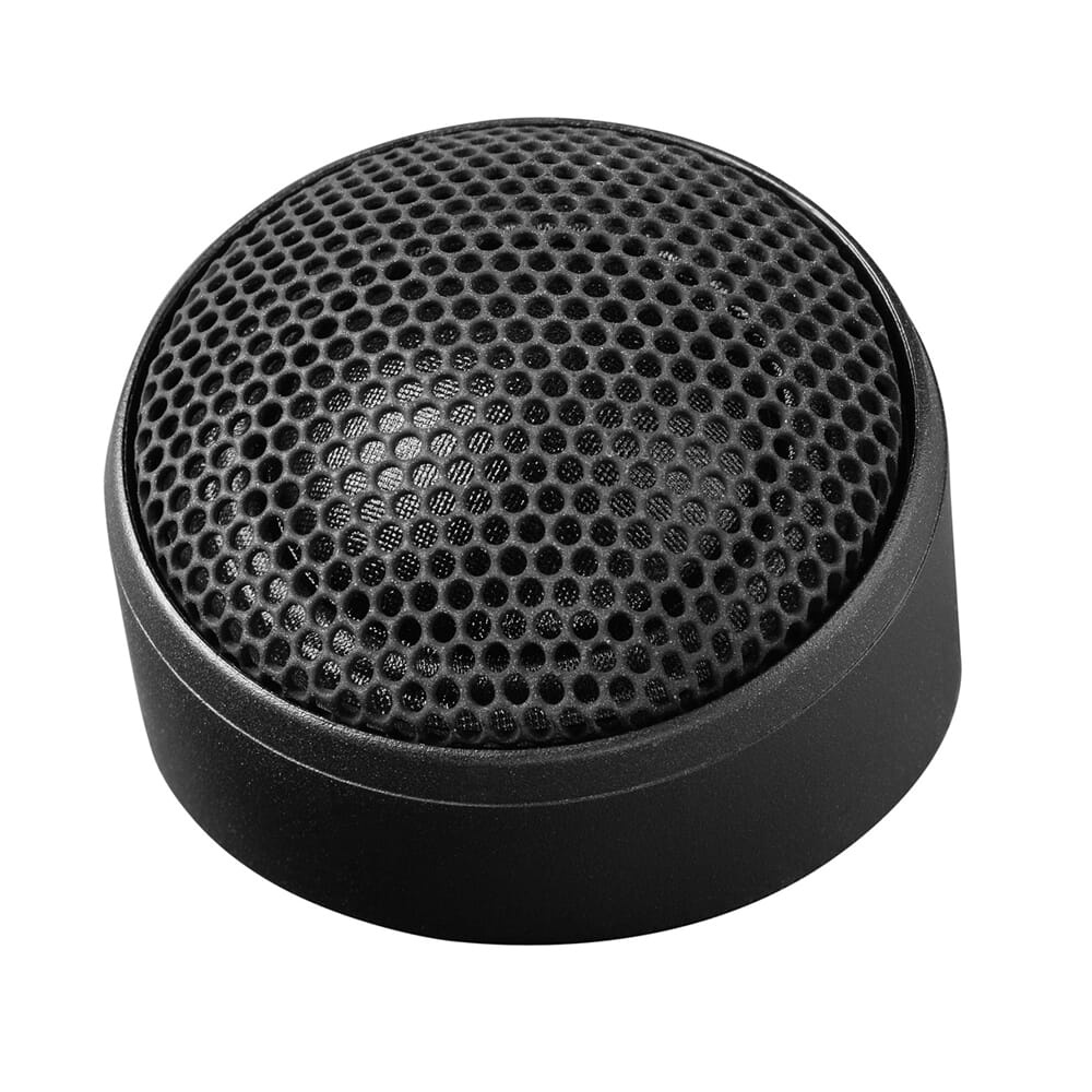 Högtalare med rund, svart grill och slät bas. Kompakt och designad för installation.