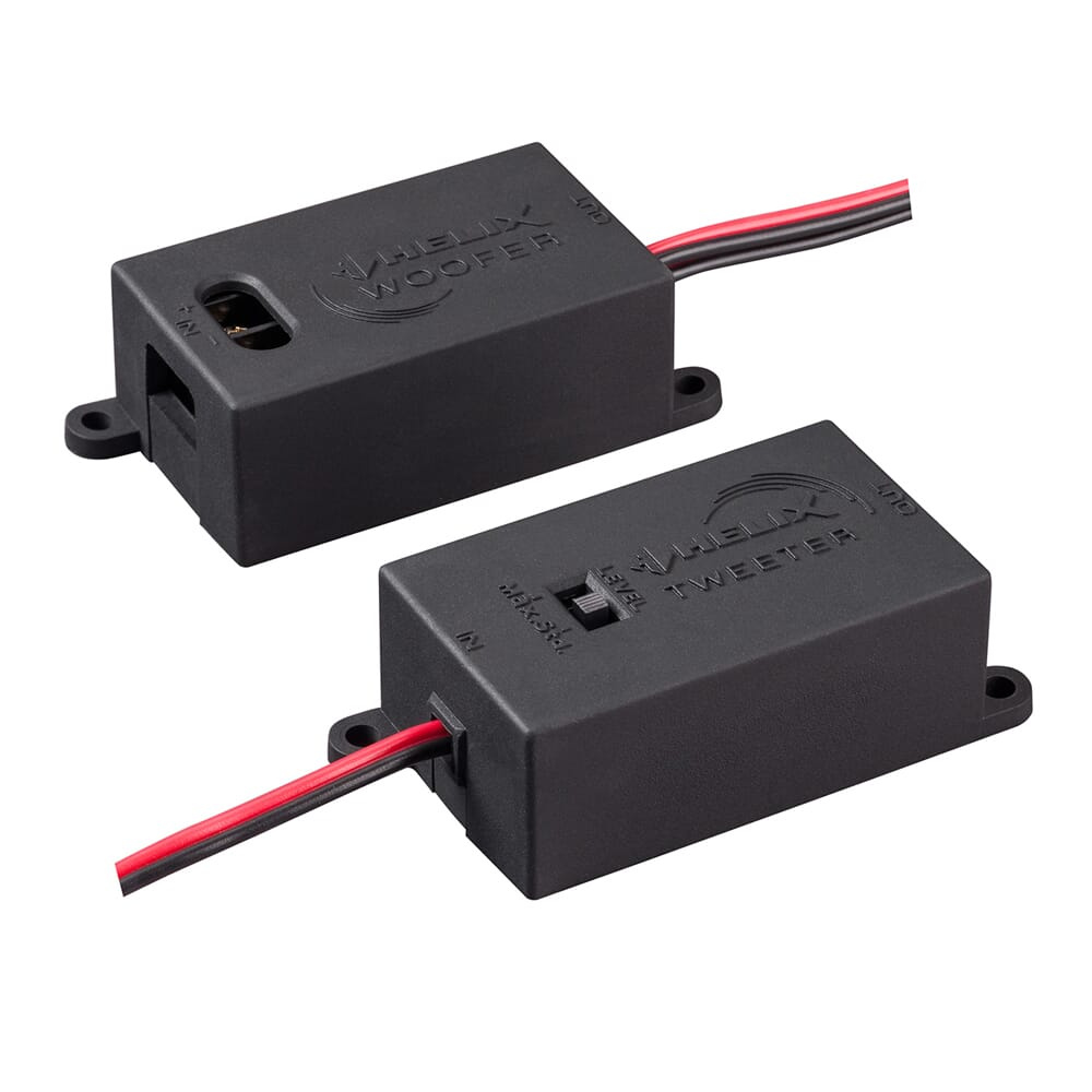 Delar av ett högtalarsystem, inkluderar en woofer och en tweeter.