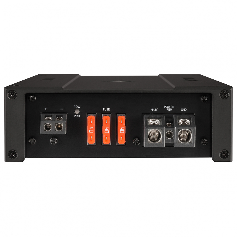 En bakpanel med anslutningar för ström och säkringar på en förstärkare.