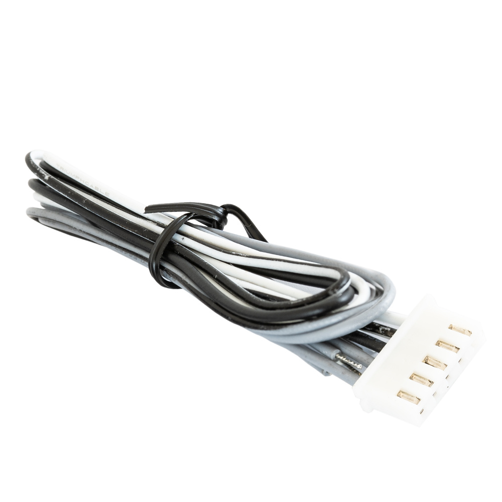 Kabel med flera ledningar och kontakt för anslutning.