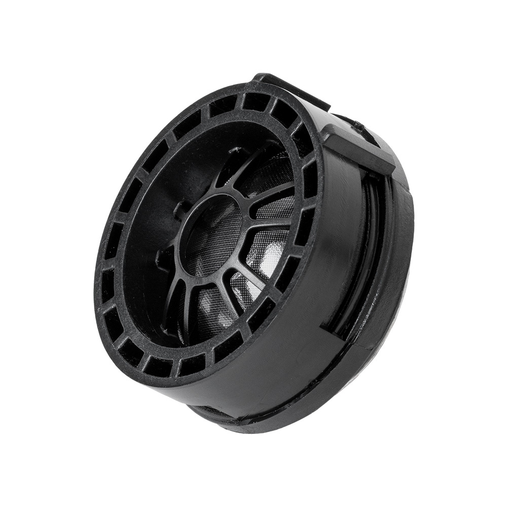 Ett svart och runt komponent med nätstruktur, troligtvis en ljudproducent.