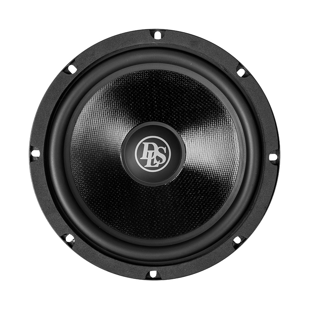 En rund midbas med svart galler och DLS-logotyp i mitten.