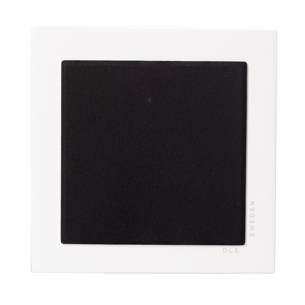 En vit väggmonterad högtalare med svart front.