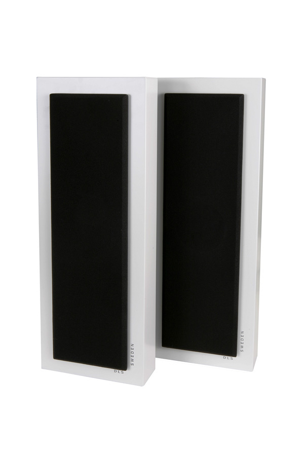 Vita vägghögtalare med svart front, stilren och modern design.