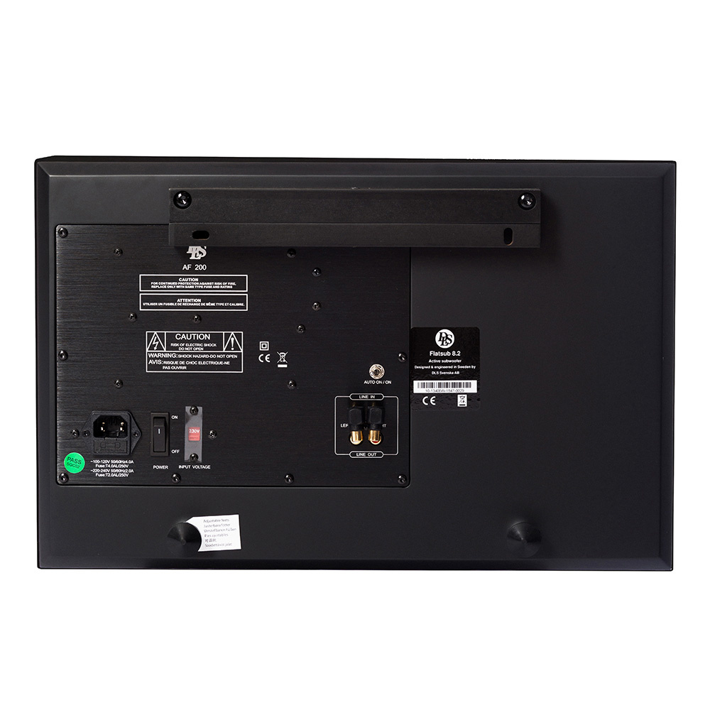 Vägghängningsbar aktiv subwoofer, mattsvart, bakpanel med anslutningar.