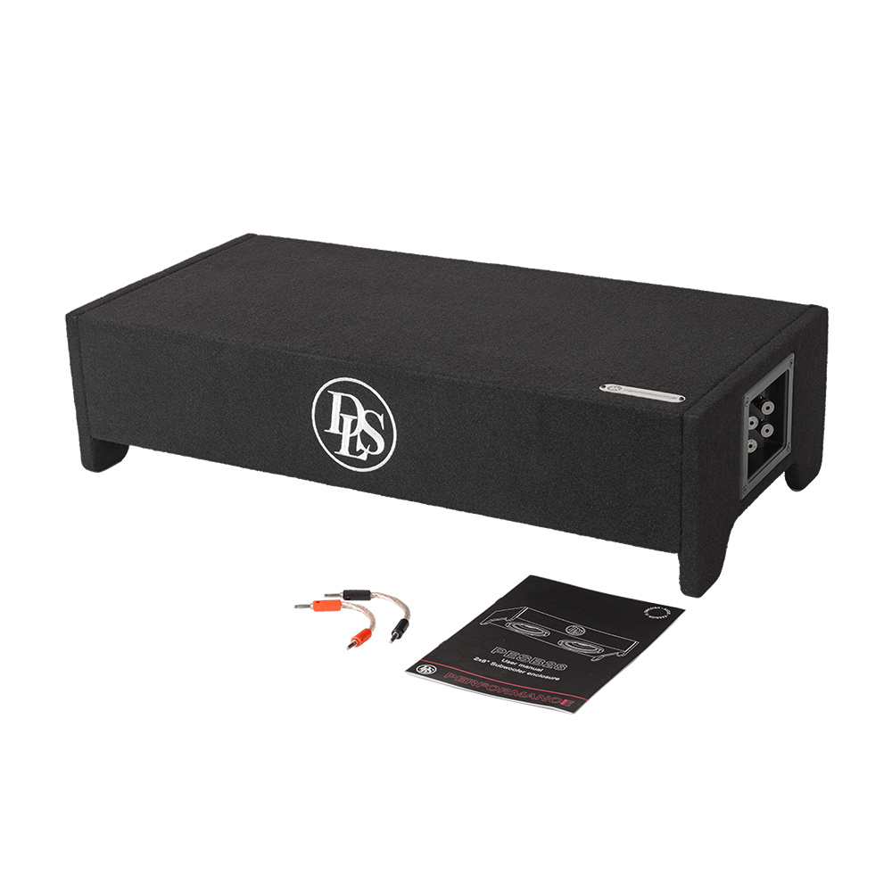 Svart nedåtriktad baslåda med anslutningar och manual.