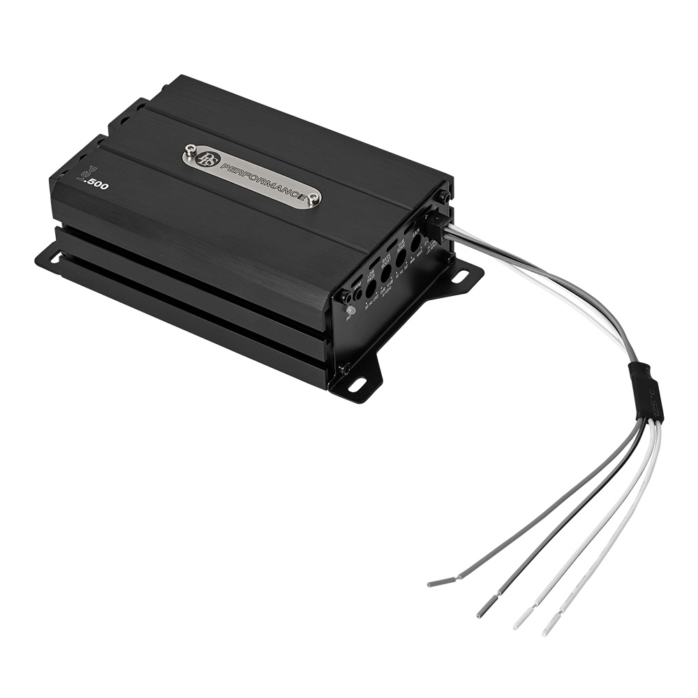 En kompakt svart monoblock förstärkare med flera anslutningar.