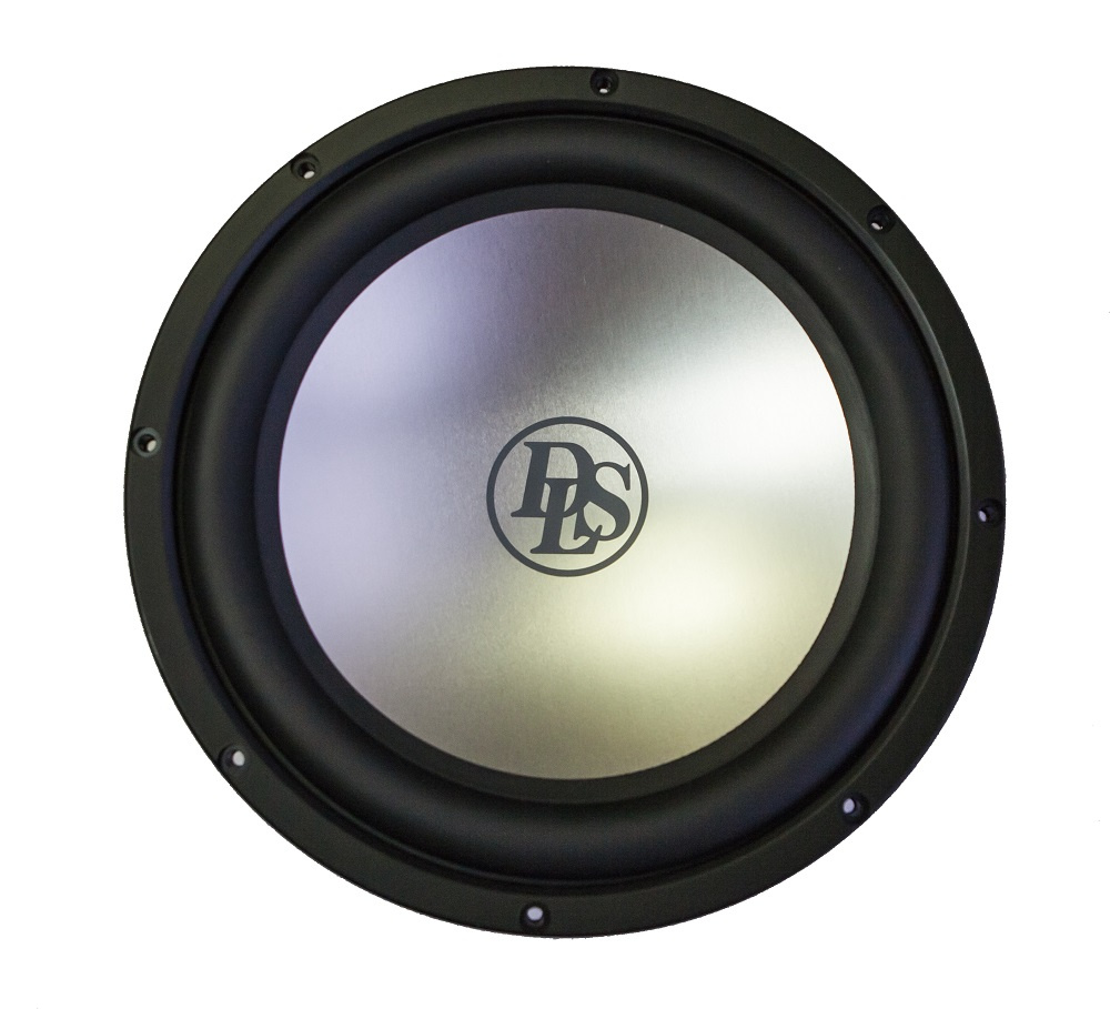 En rund baswoofer med en silverfärgad kon och svart ram.