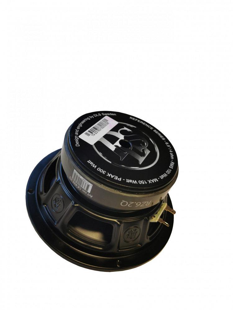 En svart högtalare med etikett och speciell design för ljudsystem.