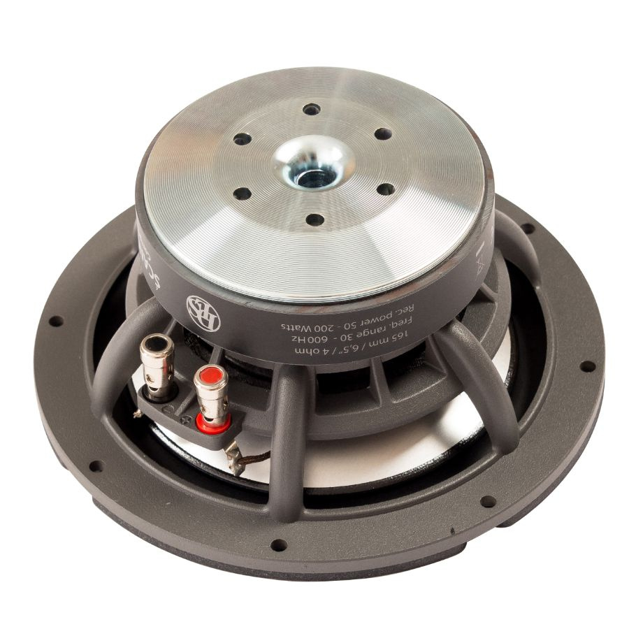 Högtalare med metallgaller och anslutningar, modell DLS Scandinavia 165Wi.