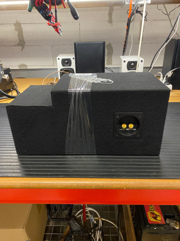 Modellanpassad tom baslåda till ID. BUZZ Cargo (3-sits), returexemplar