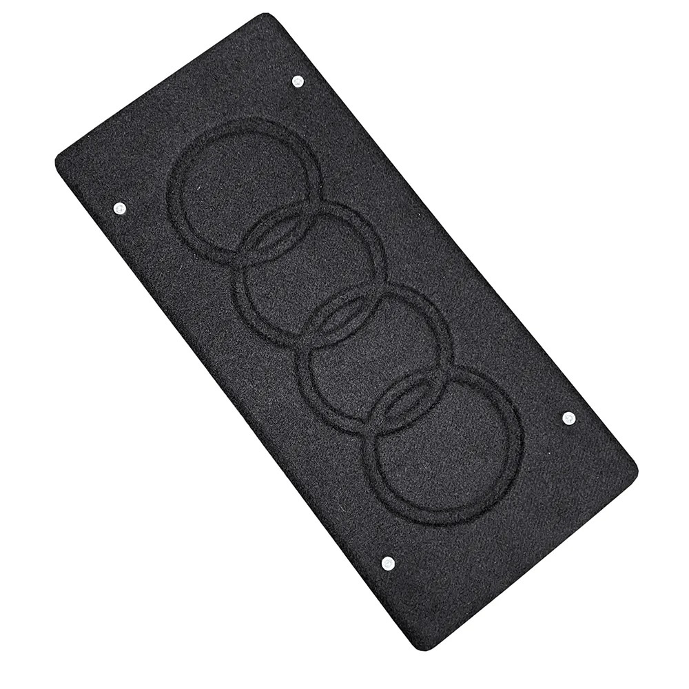 Modellanpassad baslåda i svart med Audi-logotyp.