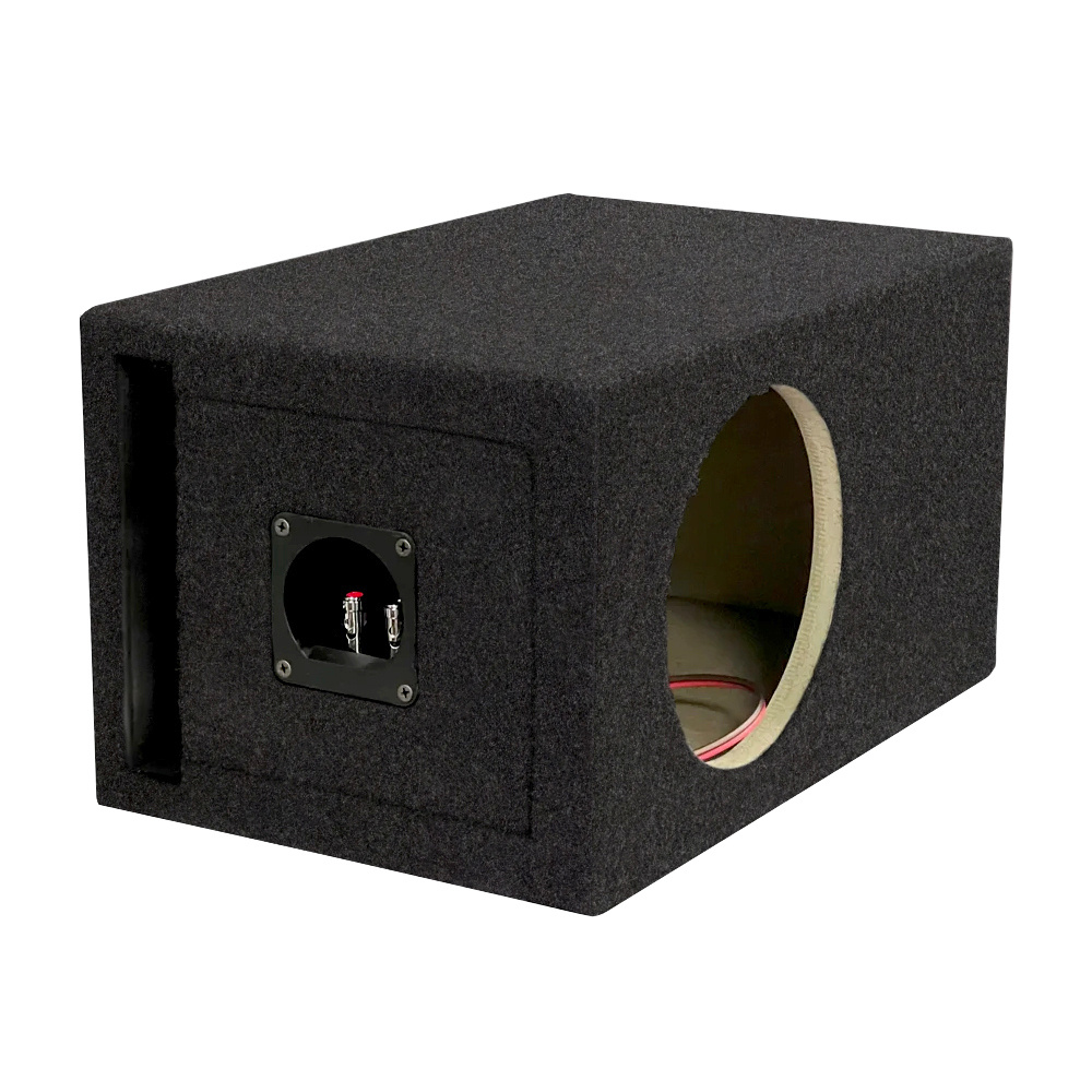 Tom baslåda med svart tyg och rör för installation av subwoofer.