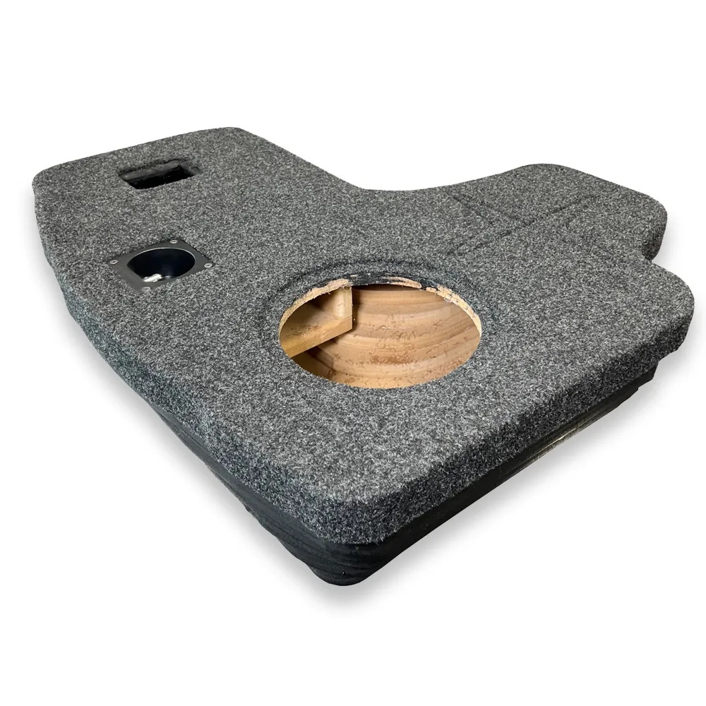 Modellanpassad tom baslåda för Polestar 2, med tygklädsel och högtalartillsats.