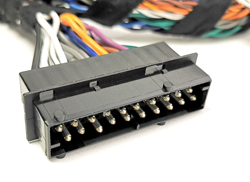 SOT-kablagekontakt för BMWs Top-HiFi ljudsystem.