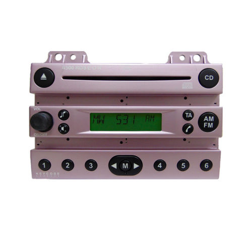 En bilradio med CD-spelare och digital display för Ford.