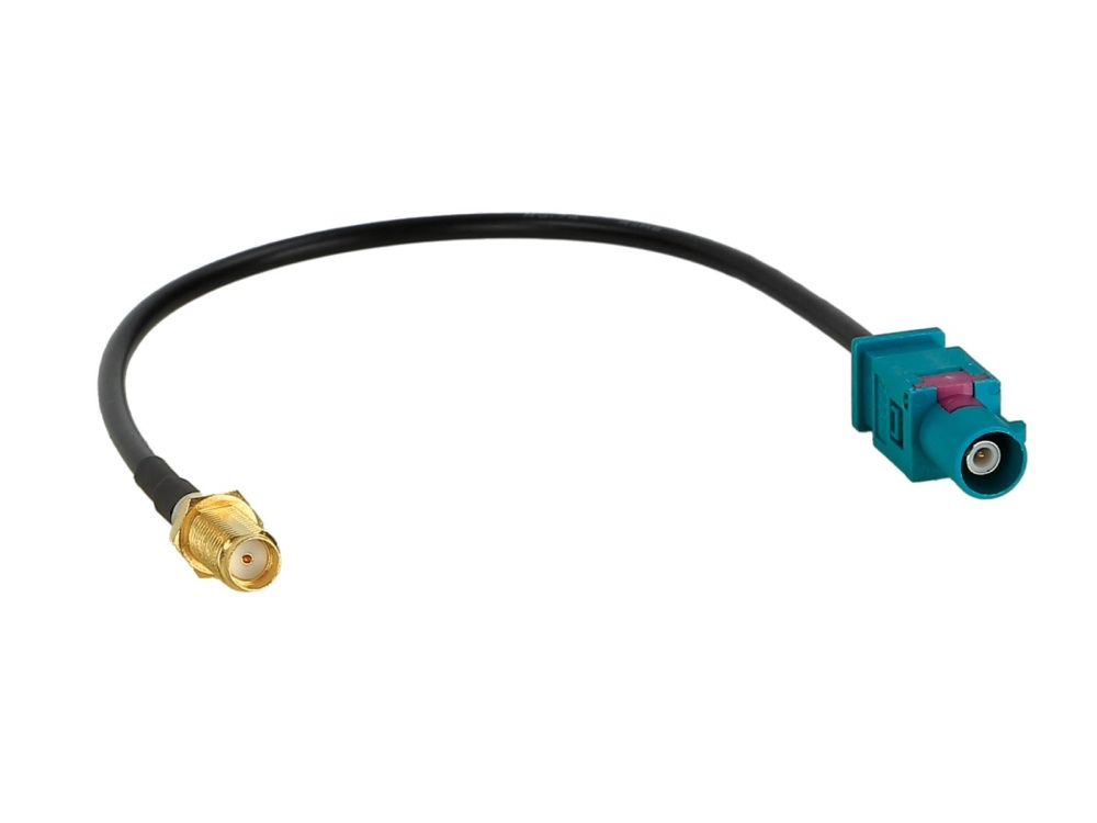 En kort kabel med Fakra Z-kontakt och SMA-kontakt.