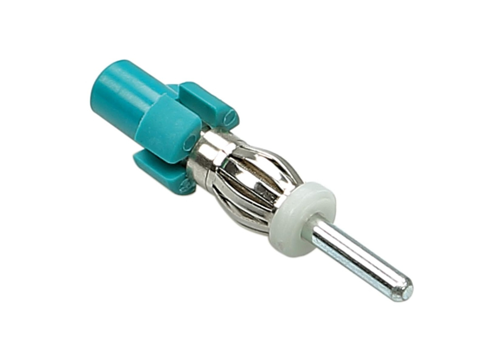 En Antennaadapter Fakra till DIN, med en grön plastdel och metallkontakt.