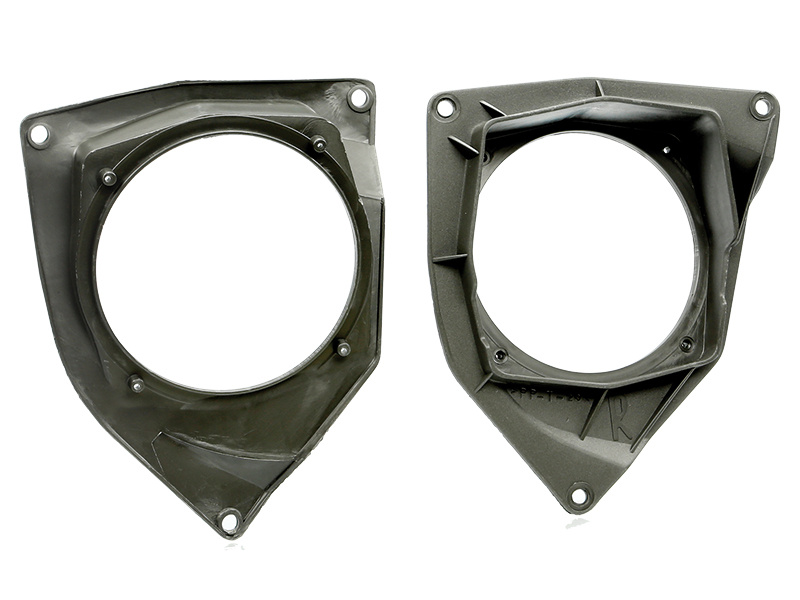 Högtalaradapter i plast, designad för 5,25-tums högtalare.