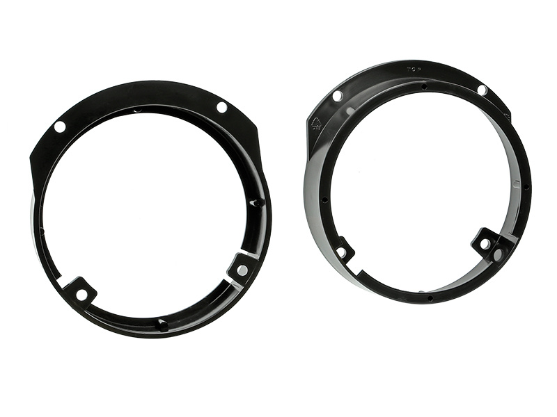 Högtalaradapter i plast för montering av 6,5 tum högtalare.