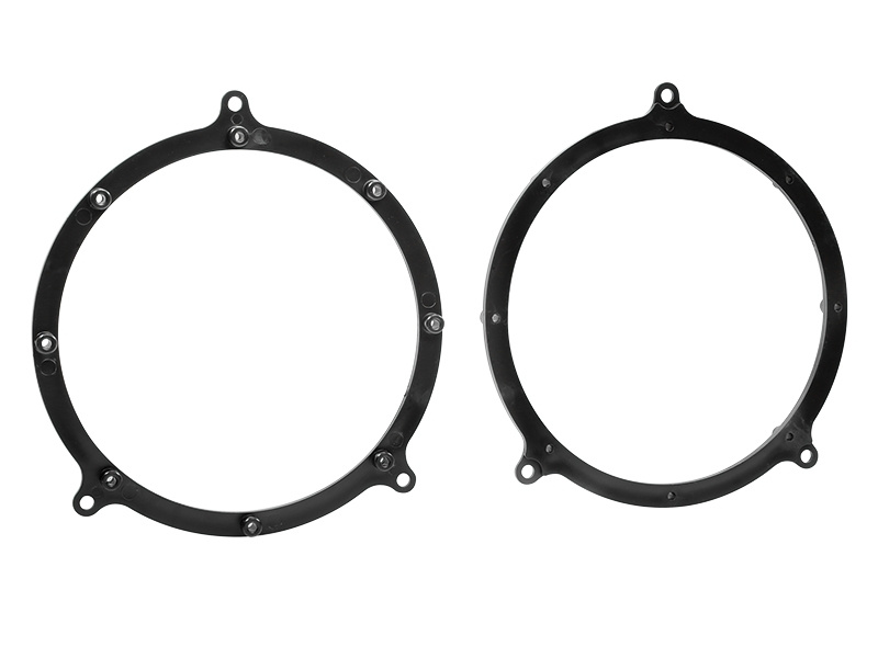 Två svarta högtalaradaptrar för 6,5-tumshögtalare.